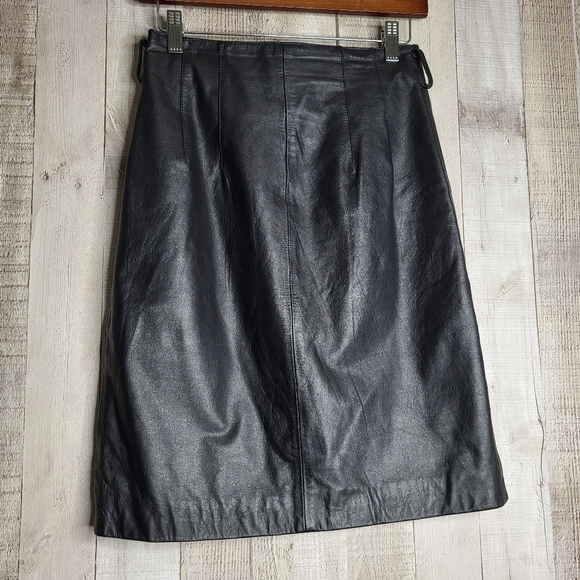 Vintage Wilson's Black Leather Skirt. Size 8 - Picture 1 of 11